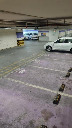 عکس پارکینگ عمومی بارانا