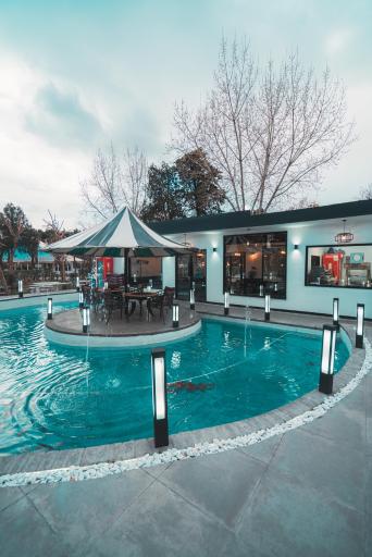 عکس کافه استودیو لبخند