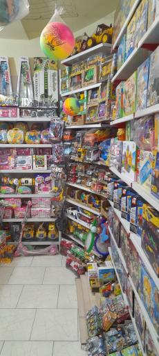 عکس اسباب بازی فروشی رها