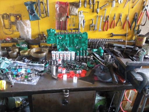 عکس سرویس پمپ و انژکتور ترکمن