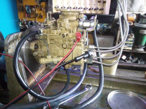 عکس سرویس پمپ و انژکتور ترکمن