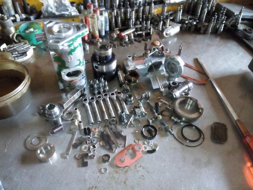 عکس سرویس پمپ و انژکتور ترکمن