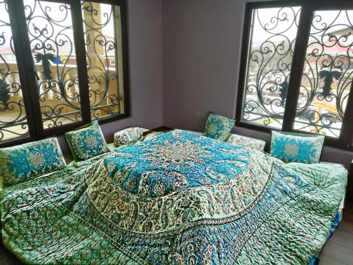 عکس کارخانه و نمایشگاه کرسی یلدا