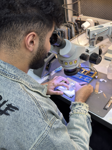 عکس موبایل آزادی