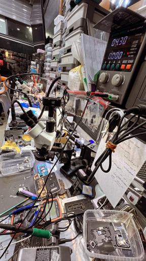 عکس موبایل آزادی