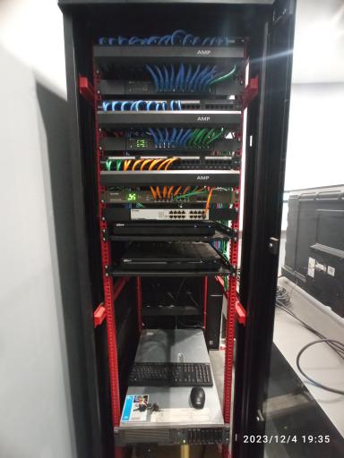 عکس دوربین مداربسته تجهیزات شبکه و دزدگیر اماکن آرنوتک