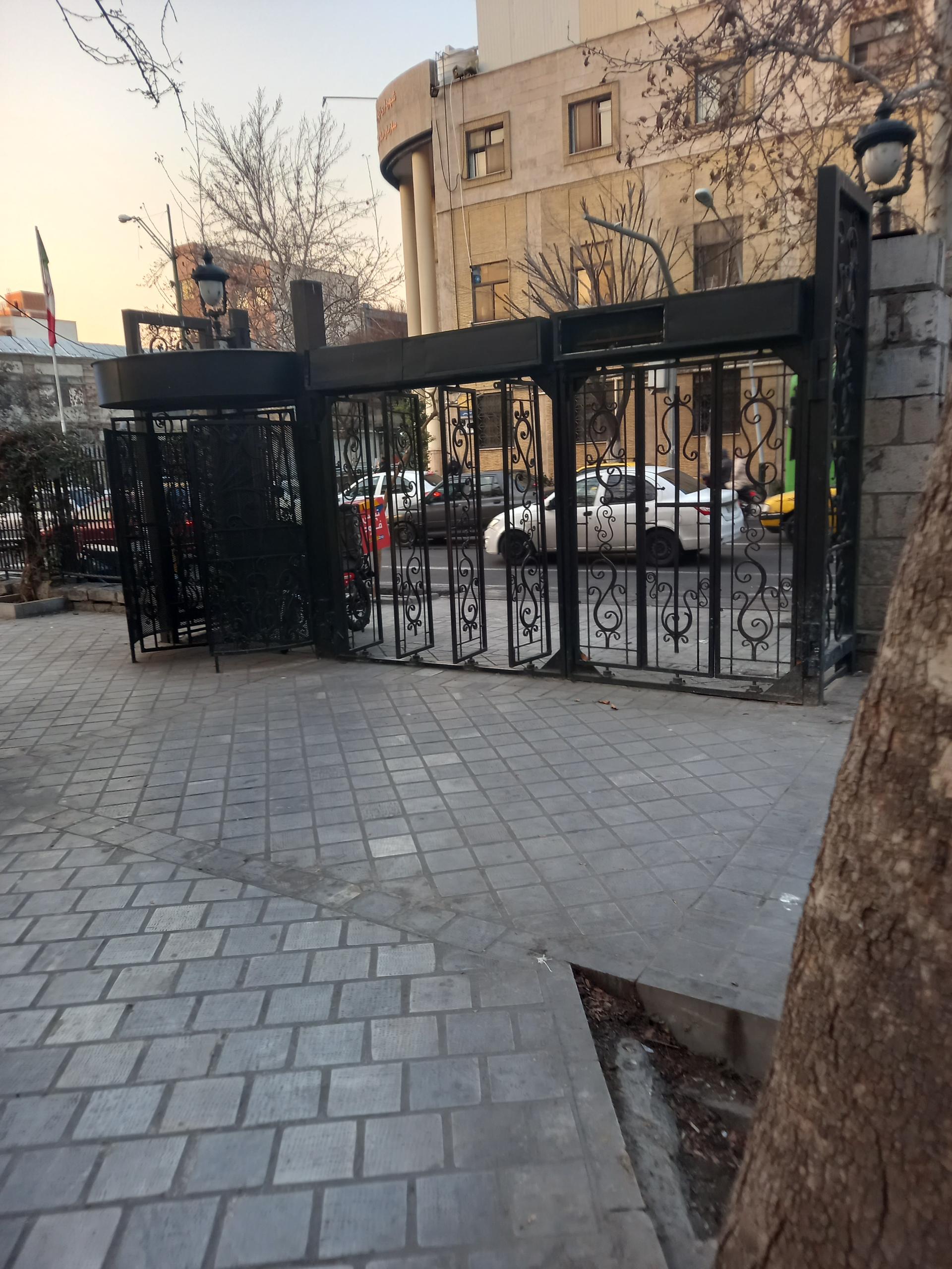 عکس ورودی پارک شهر (میدان حسن آباد)