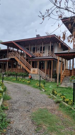 عکس بومگردی مروارید رودبار