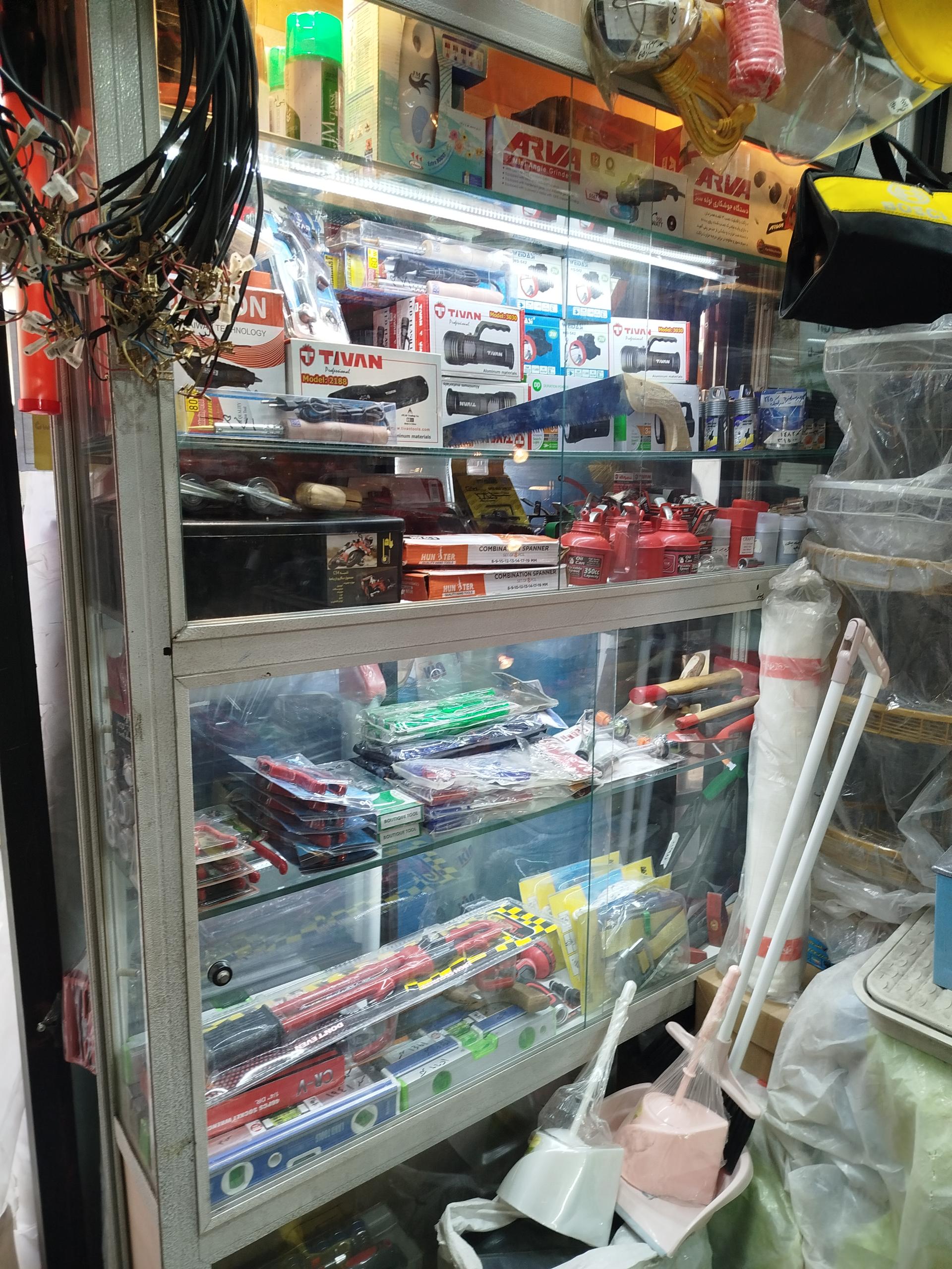 عکس رنگ و ابزارآلات ساختمانی اوین ابزار(جواد)