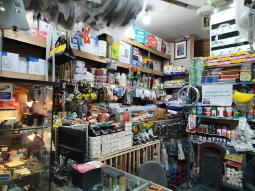 عکس رنگ و ابزارآلات ساختمانی اوین ابزار(جواد)