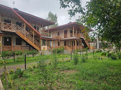 عکس بومگردی مروارید رودبار