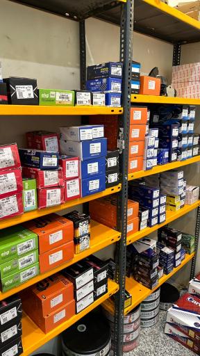 عکس فروشگاه دیسک و لنت ترمز مصباح ترمز