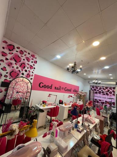 عکس خدمات تخصصی ناخن شیدا