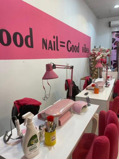 عکس خدمات تخصصی ناخن شیدا