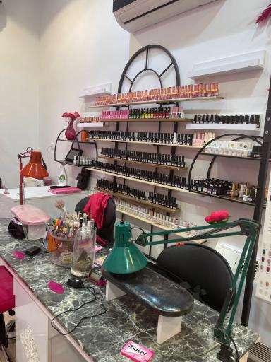 عکس خدمات تخصصی ناخن شیدا