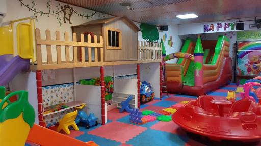 عکس خانه کودک و بازی رنگین کمان