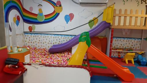 عکس خانه کودک و بازی رنگین کمان