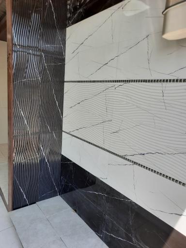 عکس فروشگاه کاشی و سرامیک و چینی آلات حسنی