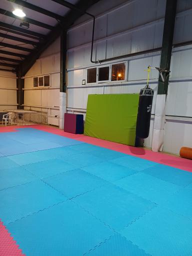 عکس سالن ورزشی خیبر