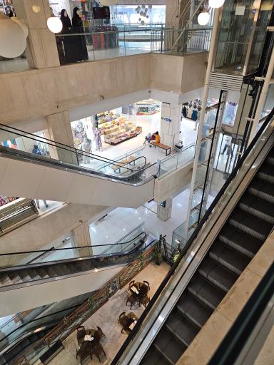 عکس مجتمع تجاری اقامتی ضامن