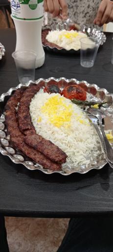 عکس تهیه غذای دادلی