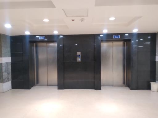 عکس سرویس بهداشتی (زیرزمین، دارای آسانسور و پله برقی)