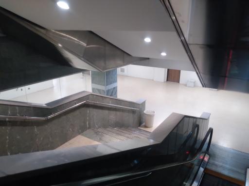 عکس سرویس بهداشتی (زیرزمین، دارای آسانسور و پله برقی)