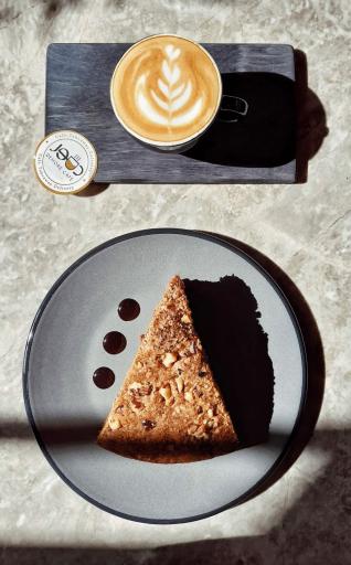 عکس کافه دمور