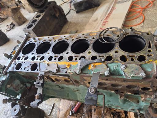 کارگاه ماشین آلات راهسازی حسین طیبی