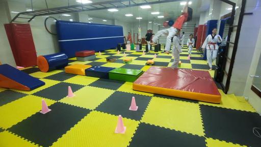 عکس باشگاه ورزشی پارس ۳