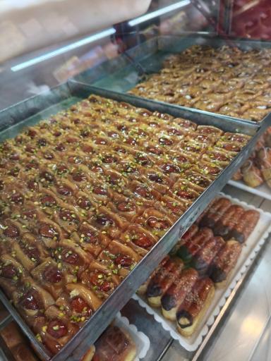 شیرینی سرای آبان