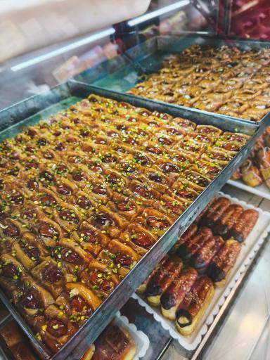 شیرینی سرای آبان