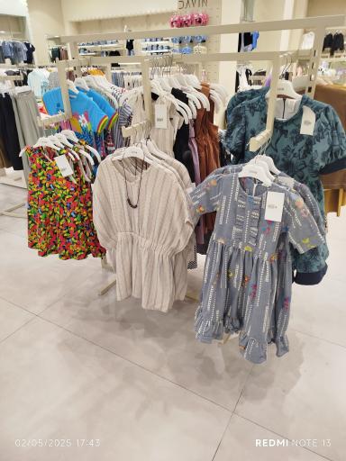 عکس فروشگاه لباس کودک داوین 