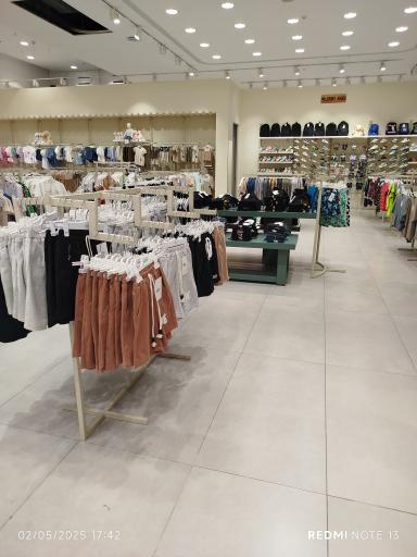 عکس فروشگاه لباس کودک داوین 