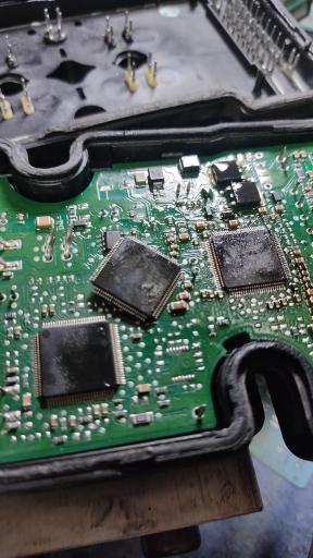 عکس تعمیرات انواع یونیت ABS و پمپ ای بی اس مهندس حسنی