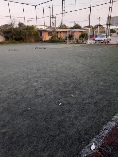 عکس زمین فوتبال چمن مصنوعی عقاب