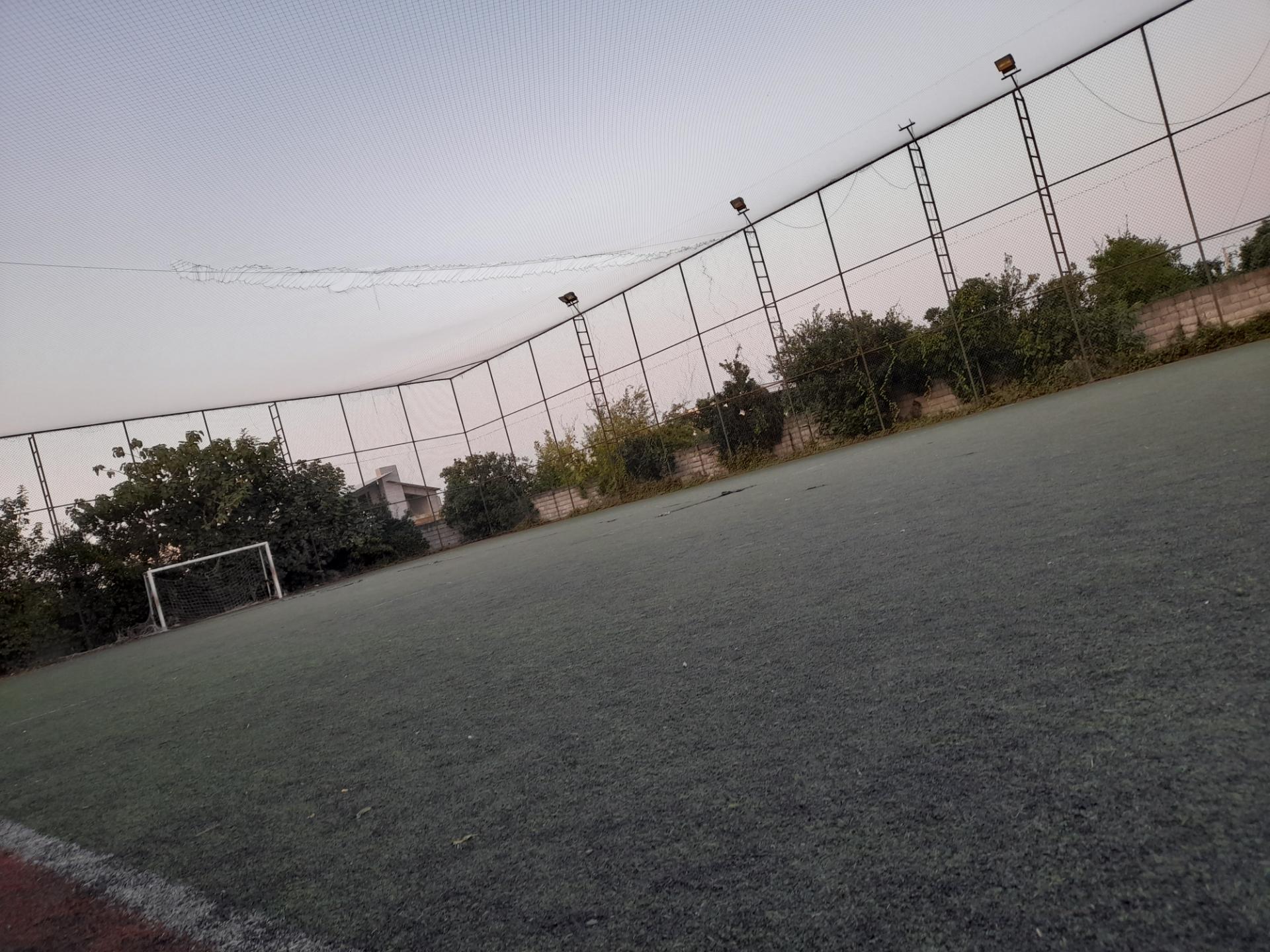 عکس زمین فوتبال چمن مصنوعی عقاب