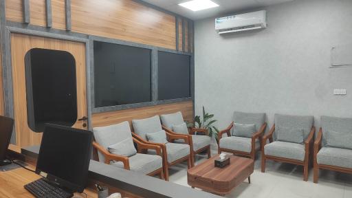 عکس مشاور املاک قصر زیبا