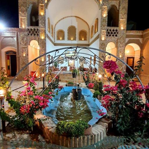 عکس عمارت ایوان