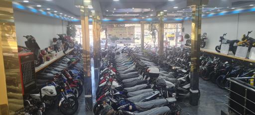 فروشگاه موتور سیکلت طلایی 