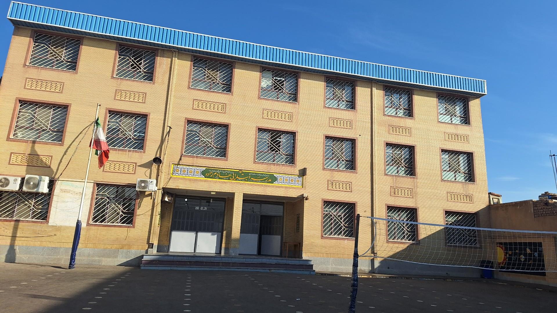 عکس دبیرستان دوره اول خادم زاده 