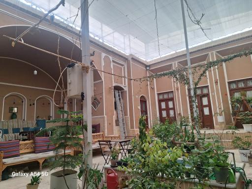 هتل و هاستل مهران 