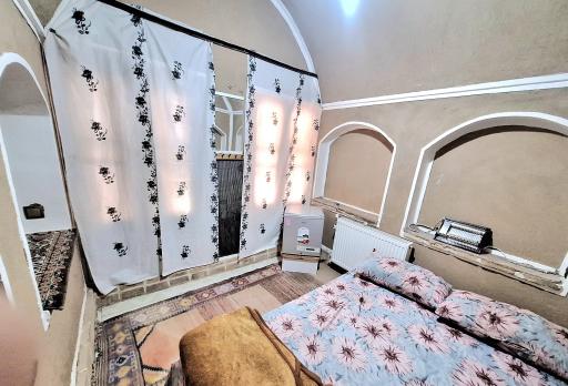 هتل و هاستل مهران 