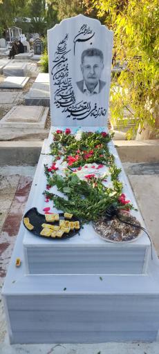 عکس مقبره مرحوم وفادار گلرخ