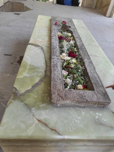 عکس آرامگاه صائب تبریزی