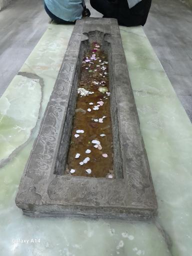 عکس آرامگاه صائب تبریزی