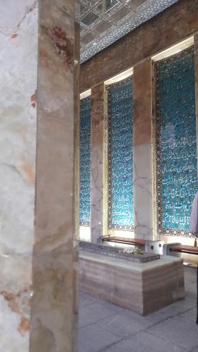 عکس آرامگاه صائب تبریزی