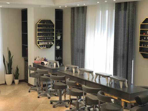 عکس سالن  زیبایی گلدن استار