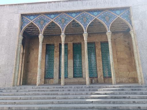 عکس آرامگاه صائب تبریزی