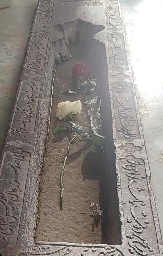 عکس آرامگاه صائب تبریزی